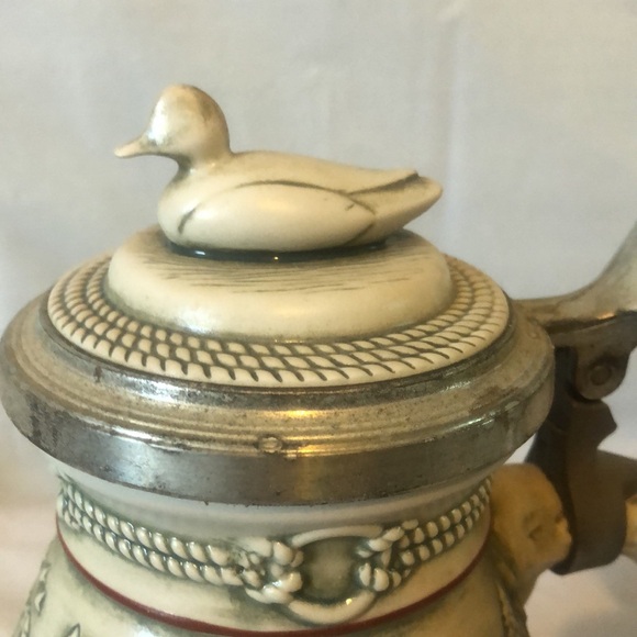 Ducks  & hunting dogs Avon beer steins in very good condition- patina on pewter - Picture 6 of 13